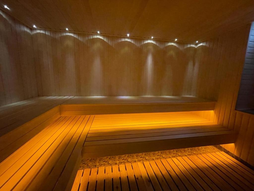 Barhat Hotel & Spa タラズ エクステリア 写真