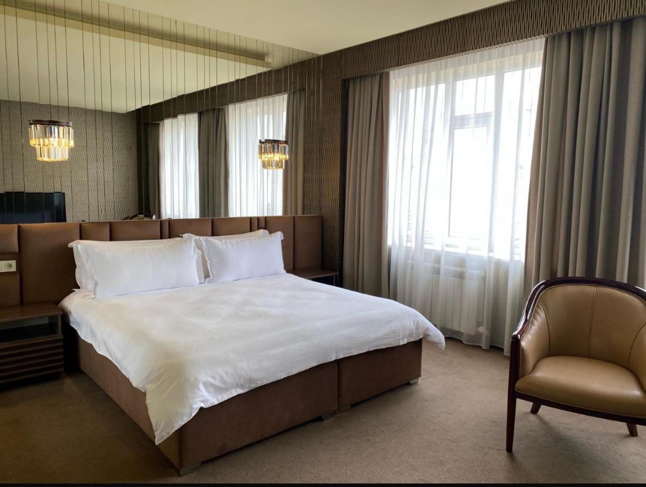 Barhat Hotel & Spa タラズ エクステリア 写真
