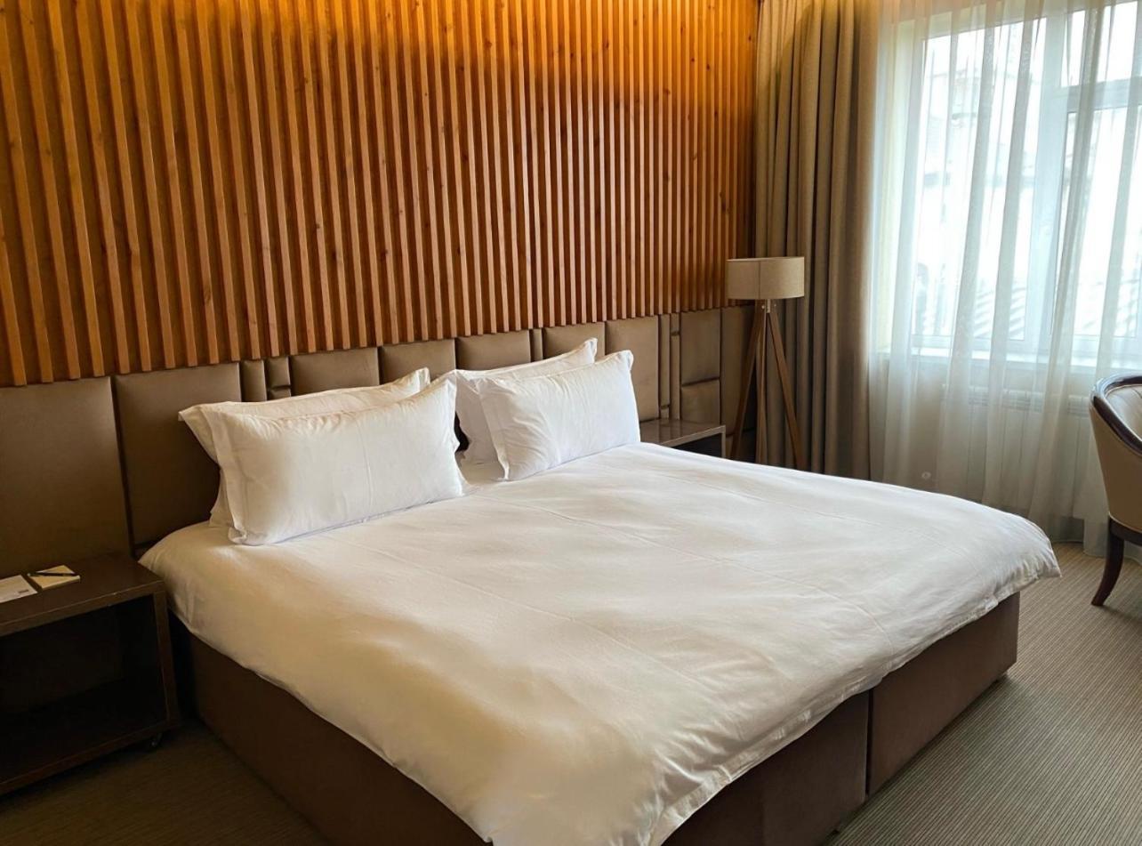 Barhat Hotel & Spa タラズ エクステリア 写真