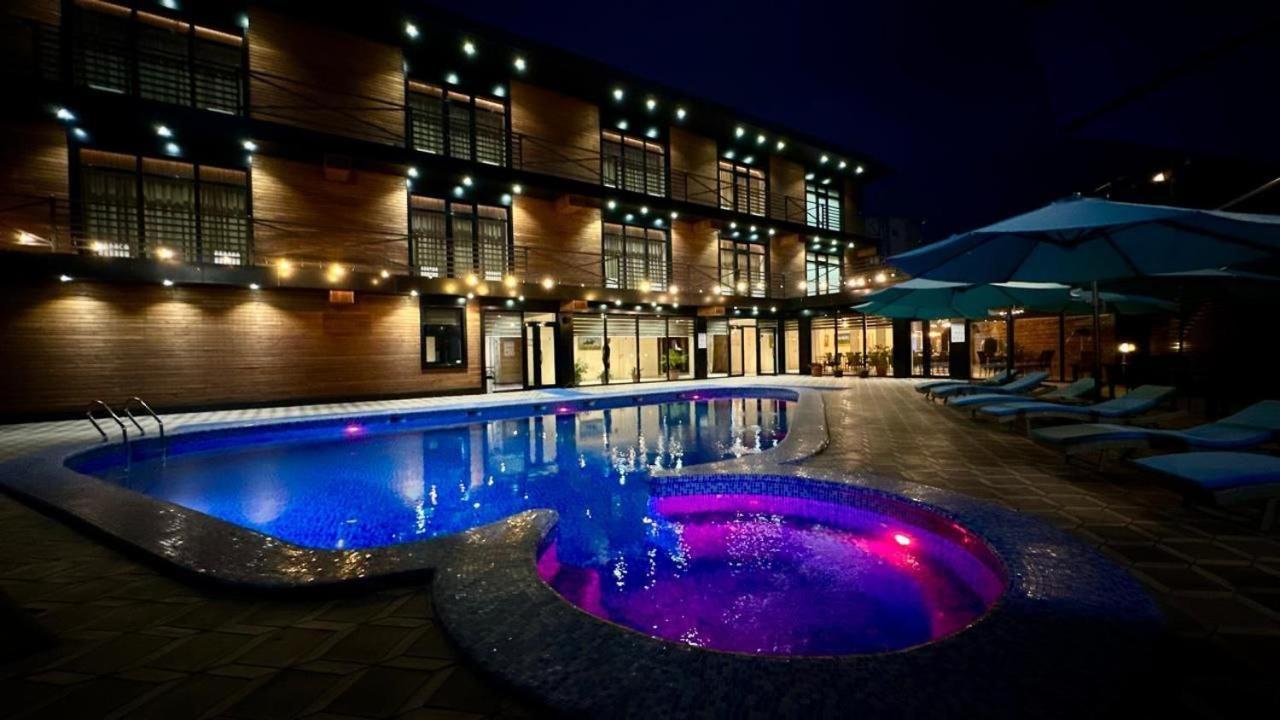 Barhat Hotel & Spa タラズ エクステリア 写真