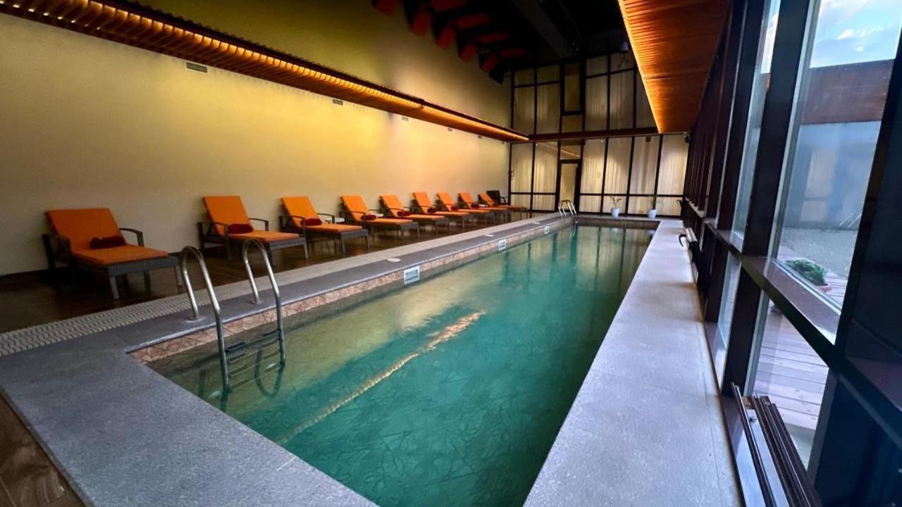 Barhat Hotel & Spa タラズ エクステリア 写真