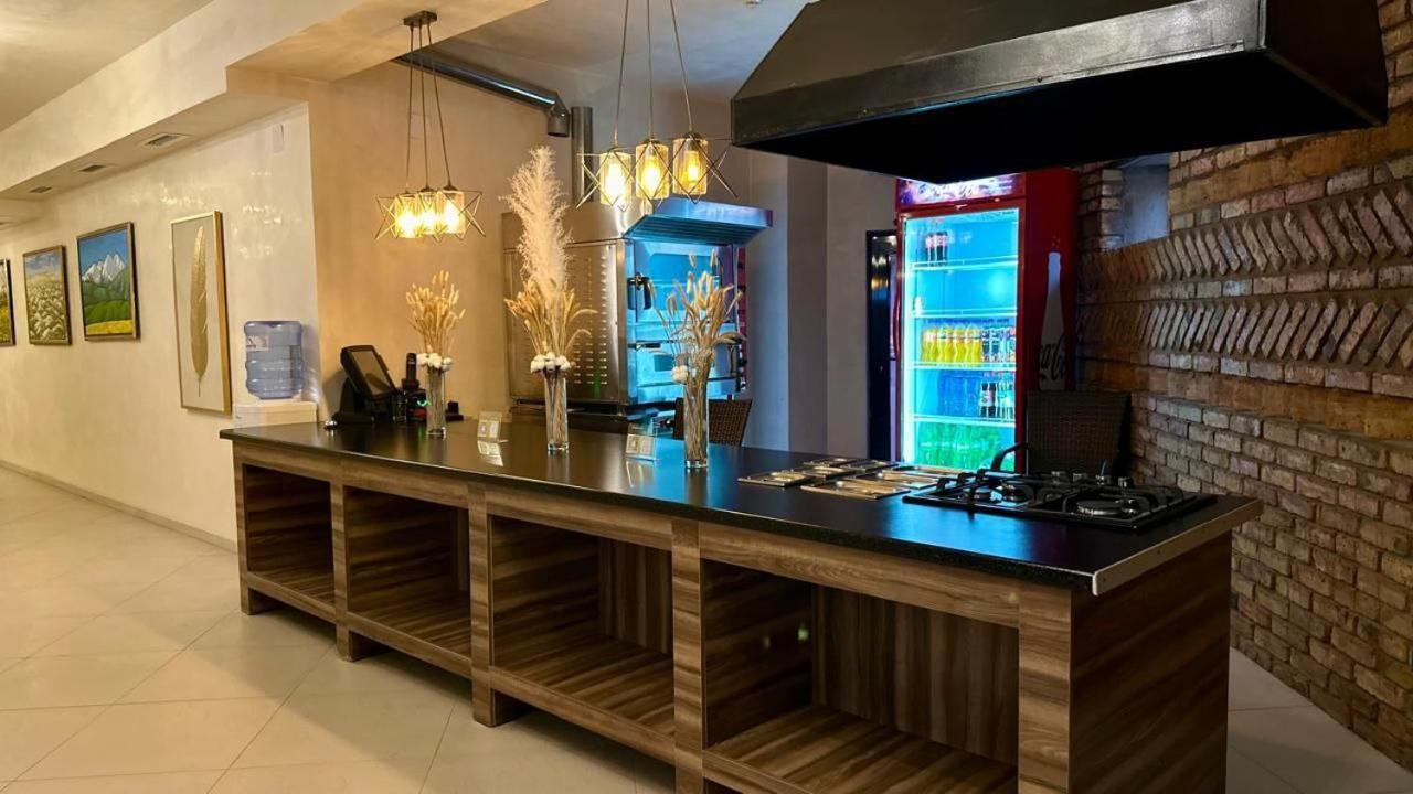 Barhat Hotel & Spa タラズ エクステリア 写真