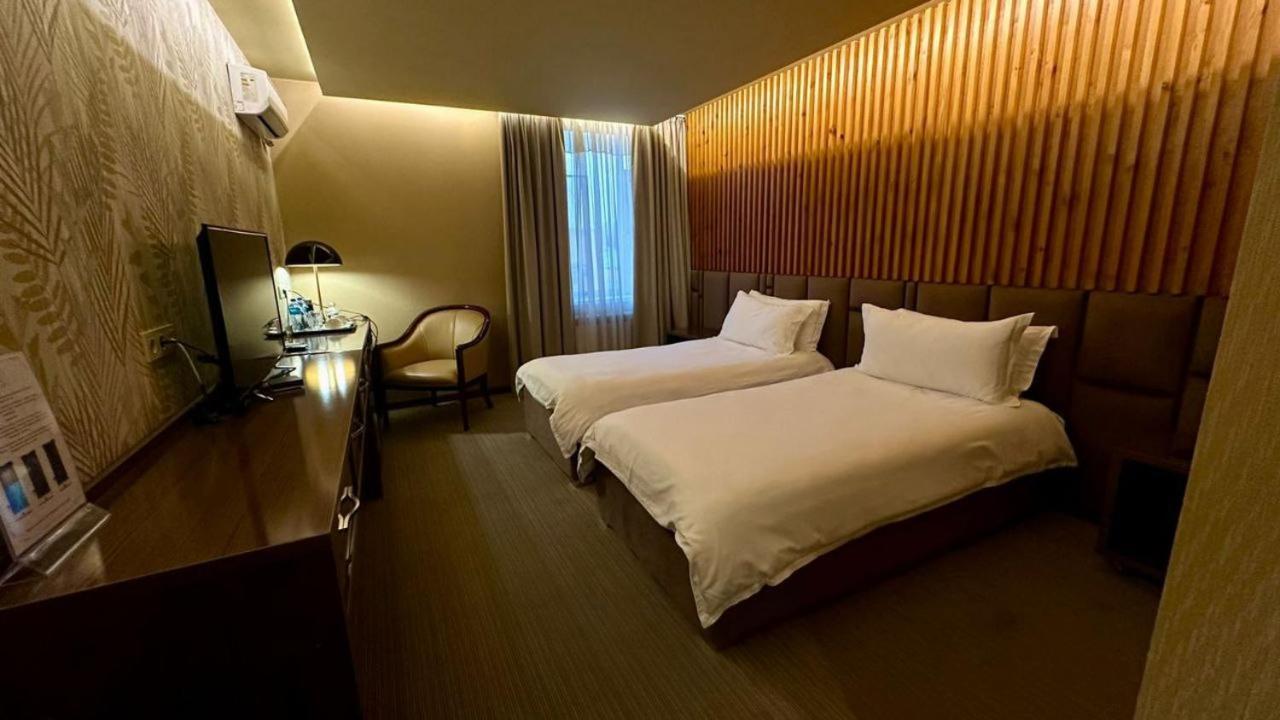 Barhat Hotel & Spa タラズ エクステリア 写真
