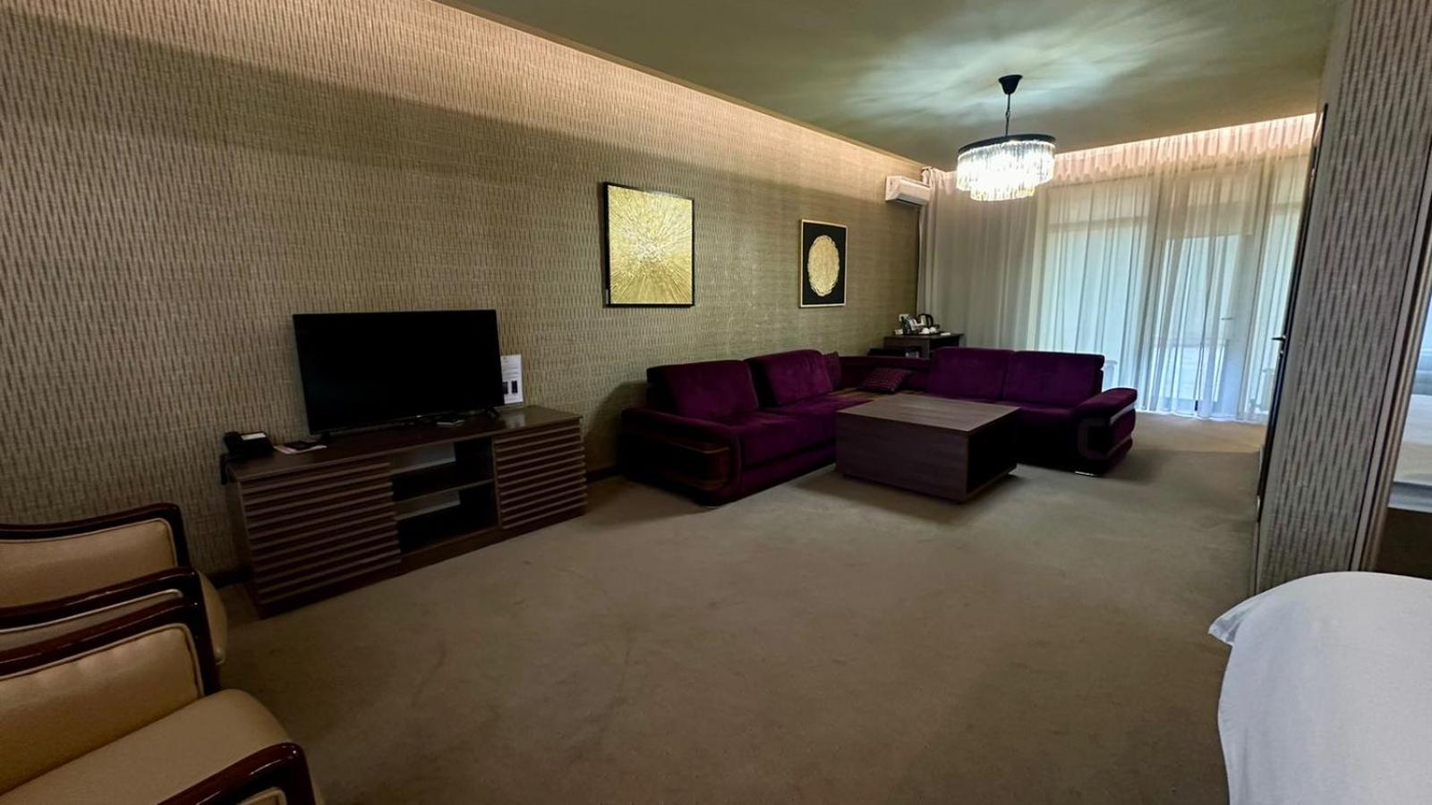 Barhat Hotel & Spa タラズ エクステリア 写真