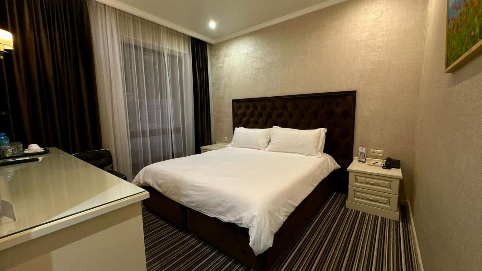 Barhat Hotel & Spa タラズ エクステリア 写真