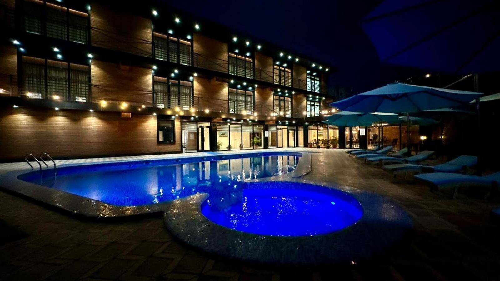 Barhat Hotel & Spa タラズ エクステリア 写真