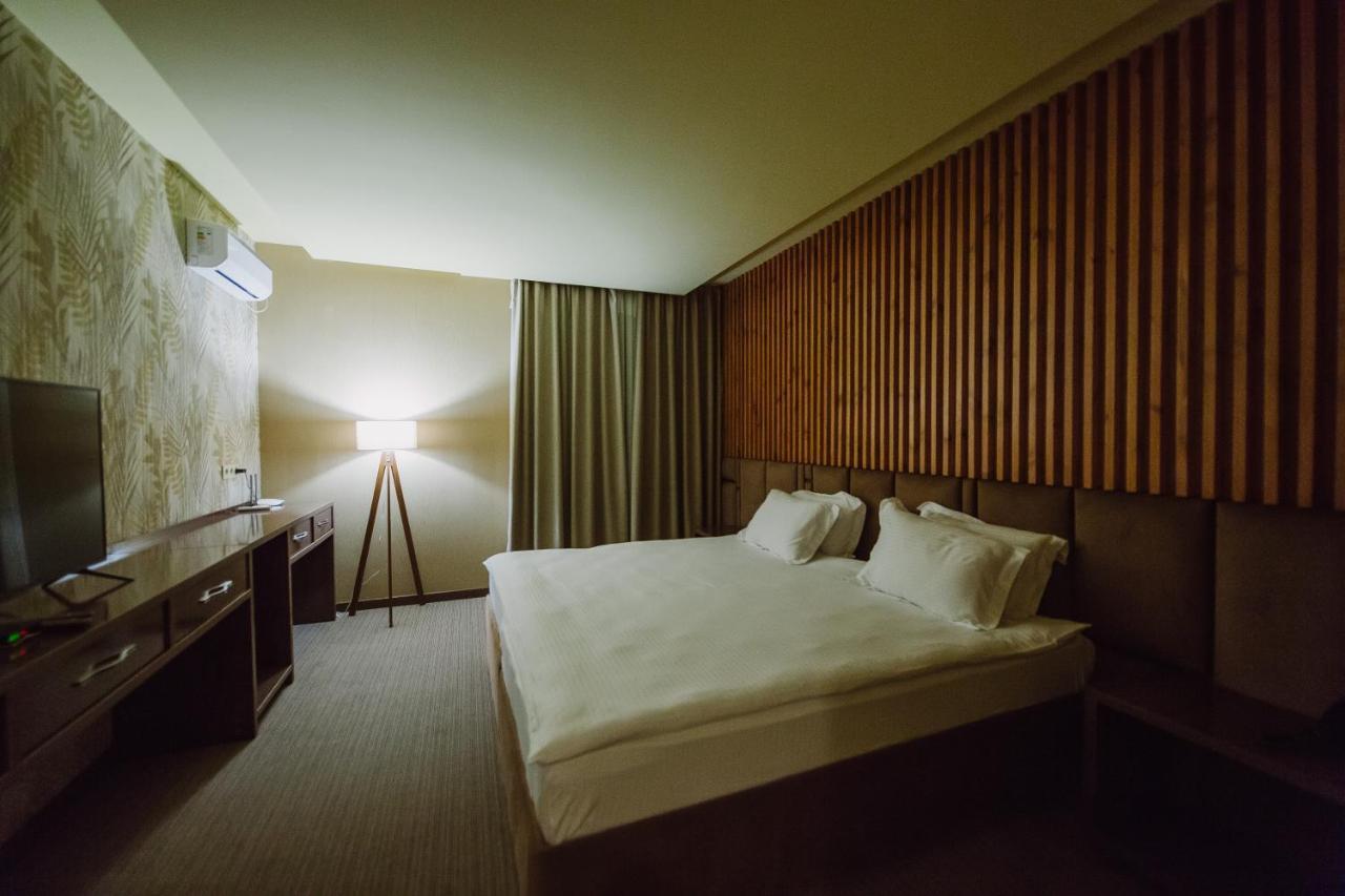 Barhat Hotel & Spa タラズ エクステリア 写真