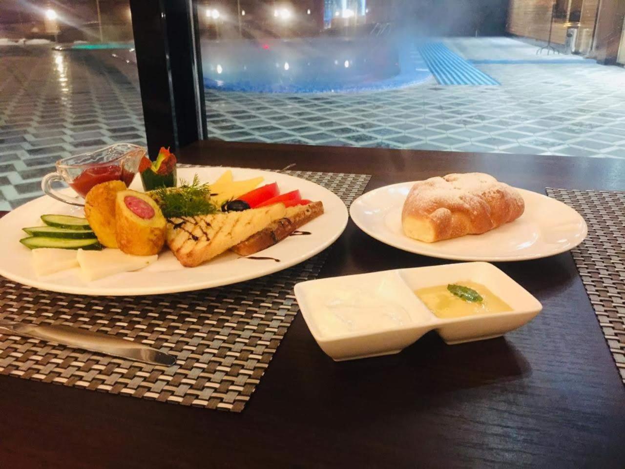 Barhat Hotel & Spa タラズ エクステリア 写真